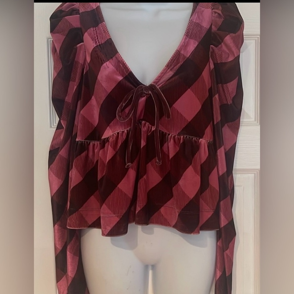 Anthropologie Maeve soft stretchy top with long sleeves. Non adjustable bow.
